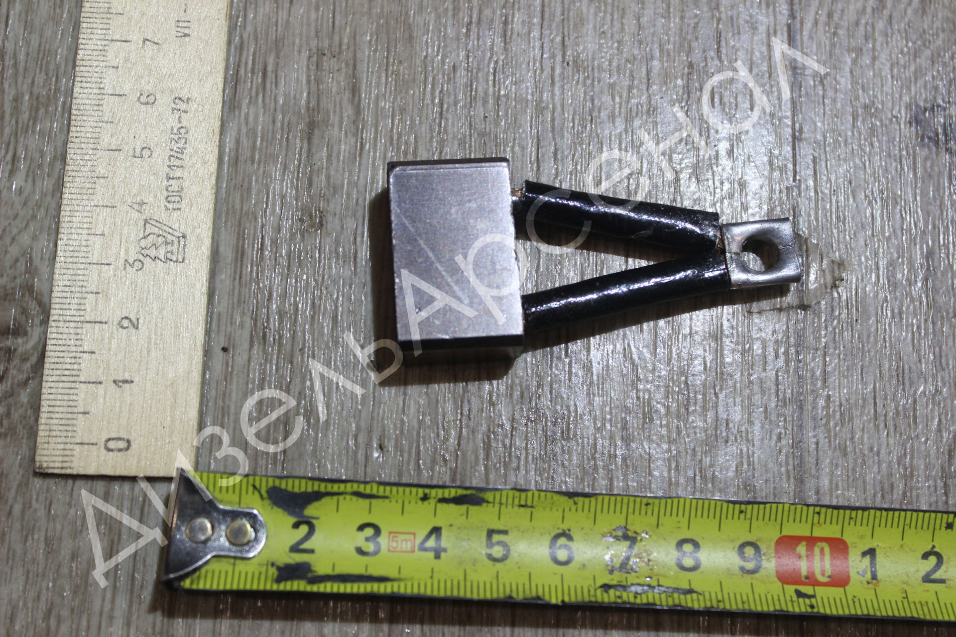 щетка стартера изолированная (ЯМЗ 25.3708-01)