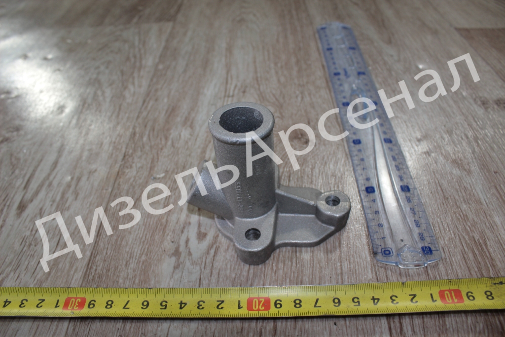 патрубок водяной коробки (расширительного бачка)